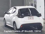 2021 Toyota Yaris Pearl white Sedan for sale, Japanese used car export - photo 3 of 9 | GULJI TRADERS