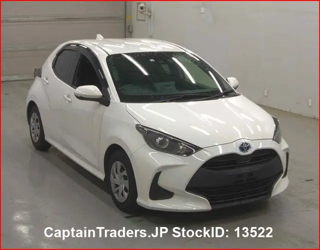 2021 Toyota Yaris - photo 1 2021 Toyota Yaris White Sedan for sale, Japanese used car export | GULJI TRADERS