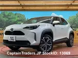 2022 Toyota Yaris Cross Pearl white SUV for sale, Japanese used car export - photo 1 of 46 | GULJI TRADERS