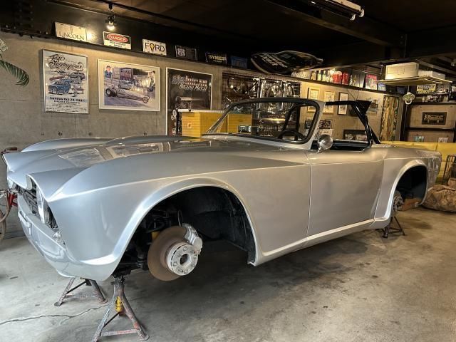 1964 Triumph TR-4 Widebody Roadster engine Silver Coupe for sale, Japanese used car export - photo 1 of 9 | GULJI TRADERS