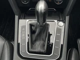 2018 Volkswagen Arteon Arteon R-Line 4M Advance 4WD Silver Sedan for sale, Japanese used car export - photo 22 of 24 | GULJI TRADERS