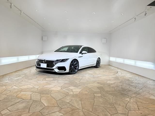 2019 Volkswagen Arteon TSI 4Motion R-Line Adapter - photo 1 2019 Volkswagen Arteon TSI 4Motion R-Line Adapter White Sedan for sale, Japanese used car export - photo 1 of 7 | GULJI TRADERS
