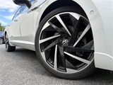 2022 Volkswagen Arteon Arteon TSI 4Motion R-Line 4WD White Sedan for sale, Japanese used car export - photo 12 of 24 | GULJI TRADERS