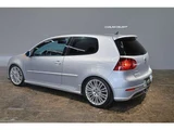 2006 Volkswagen Golf R32 4WD Sedan for sale, Japanese used car export - photo 39 of 79 | GULJI TRADERS