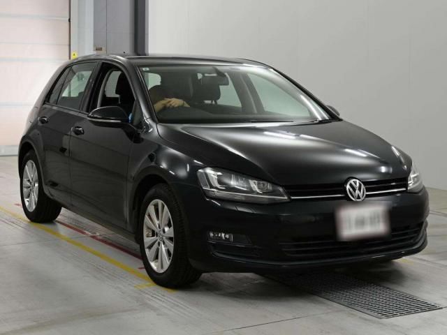 2015 Volkswagen Golf TS - photo 1 2015 Volkswagen Golf TS Sedan for sale, Japanese used car export - photo 1 of 9 | GULJI TRADERS