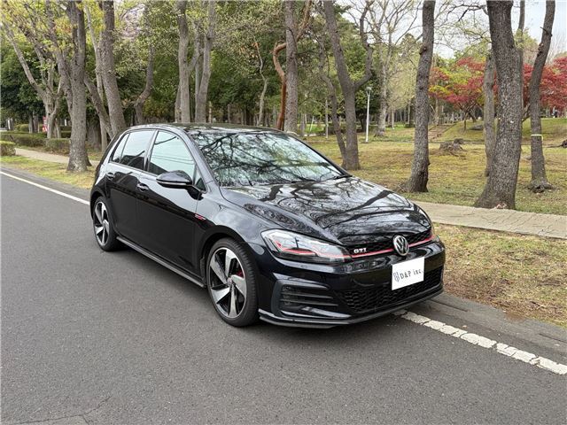 2018 Volkswagen Golf GTI - photo 1 2018 Volkswagen Golf GTI Sedan for sale, Japanese used car export - photo 1 of 26 | GULJI TRADERS