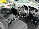 2017 Volkswagen Golf Alltrack Sedan for sale, Japanese used car export - photo 9 of 22 | GULJI TRADERS