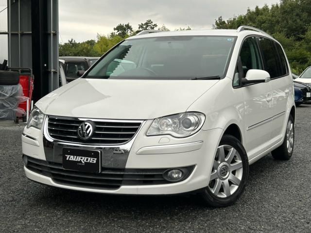 2009 Volkswagen Golf Touran TSI Sedan for sale, Japanese used car export - photo 1 of 9 | GULJI TRADERS