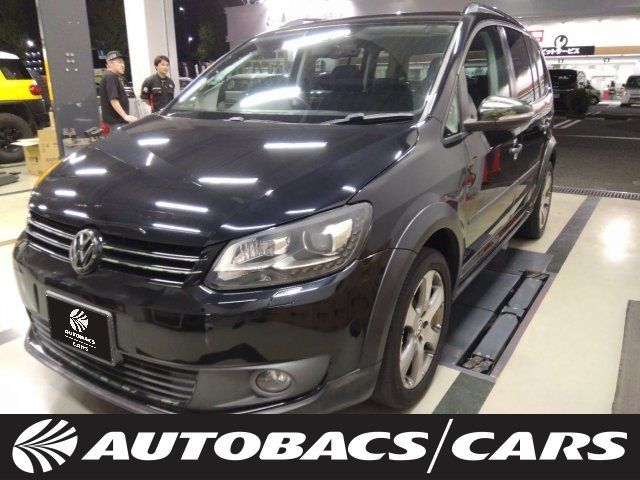 2013 Volkswagen Golf Touran 1400 7FAT 2WD Sedan for sale, Japanese used car export - photo 1 of 3 | GULJI TRADERS