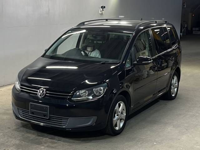2013 Volkswagen Golf Touran TSI Sedan for sale, Japanese used car export - photo 1 of 3 | GULJI TRADERS