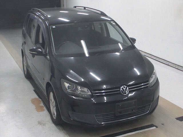 2015 Volkswagen Golf Touran - photo 1 2015 Volkswagen Golf Touran Sedan for sale, Japanese used car export - photo 1 of 2 | GULJI TRADERS