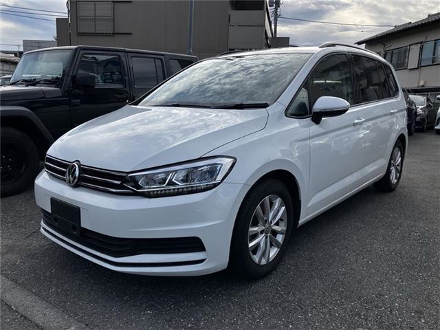 2016 Volkswagen Golf Touran Sedan for sale, Japanese used car export - photo 1 of 18 | GULJI TRADERS