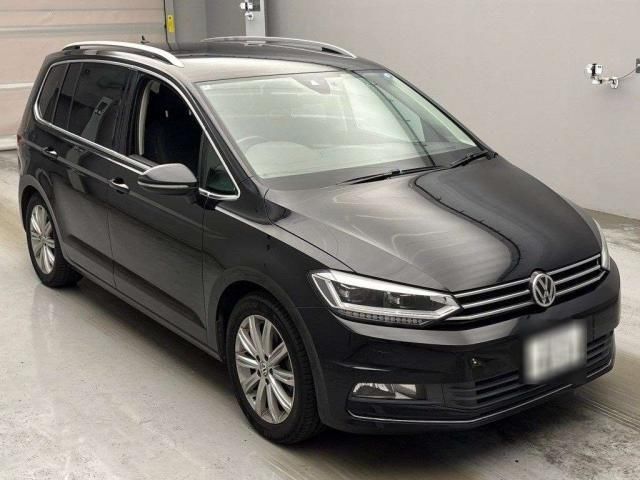 2016 Volkswagen Golf Touran TSI Sedan for sale, Japanese used car export - photo 1 of 9 | GULJI TRADERS
