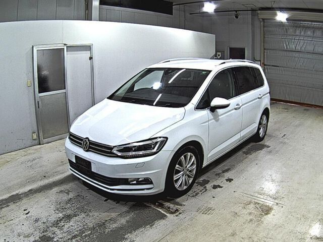 2017 Volkswagen Golf Touran TSI Sedan for sale, Japanese used car export | GULJI TRADERS