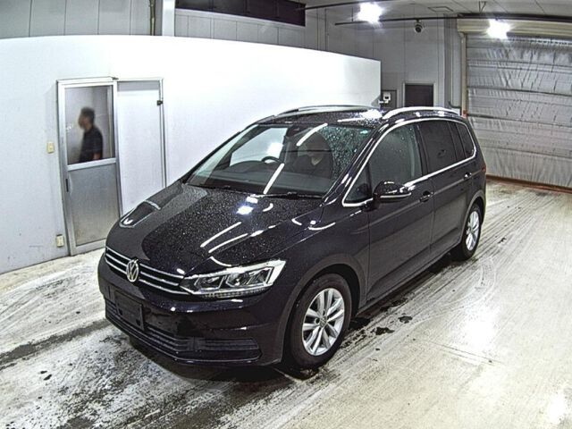 2017 Volkswagen Golf Touran TSI Sedan for sale, Japanese used car export - photo 1 of 5 | GULJI TRADERS