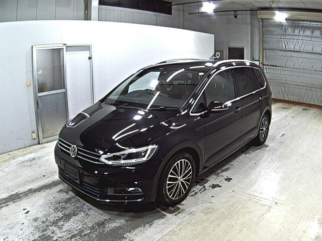 2017 Volkswagen Golf Touran Sedan for sale, Japanese used car export | GULJI TRADERS