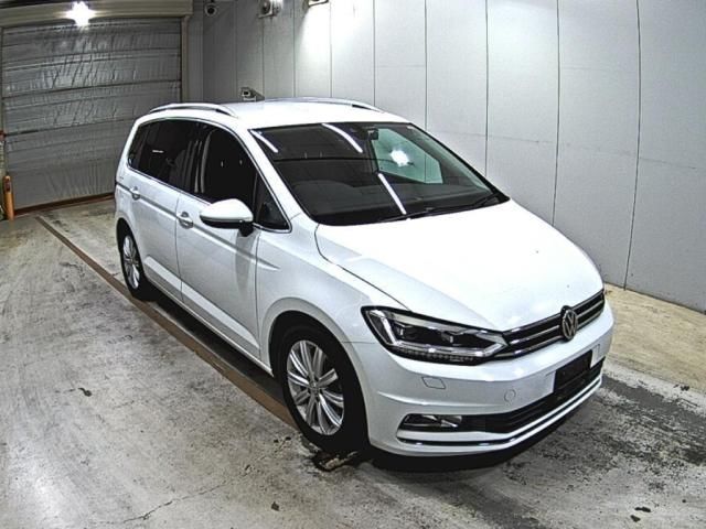 2017 Volkswagen Golf Touran TSI Sedan for sale, Japanese used car export - photo 1 of 3 | GULJI TRADERS