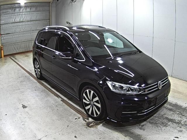 2017 Volkswagen Golf Touran TSI - photo 1 2017 Volkswagen Golf Touran TSI Sedan for sale, Japanese used car export - photo 1 of 3 | GULJI TRADERS
