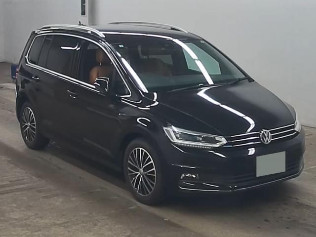2017 Volkswagen Golf Touran Sedan for sale, Japanese used car export - photo 1 of 6 | GULJI TRADERS