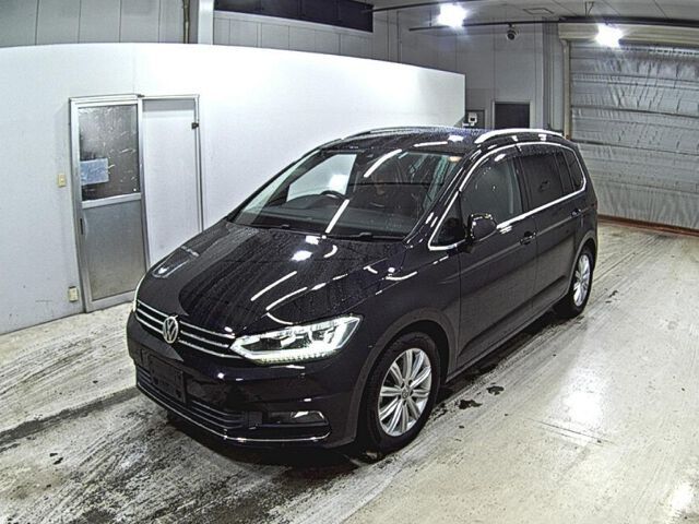 2018 Volkswagen Golf Touran TDI - photo 1 2018 Volkswagen Golf Touran TDI Sedan for sale, Japanese used car export - photo 1 of 5 | GULJI TRADERS