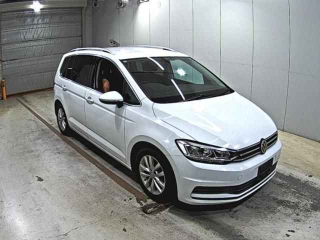 2018 Volkswagen Golf Touran TSI - photo 1 2018 Volkswagen Golf Touran TSI Sedan for sale, Japanese used car export - photo 1 of 3 | GULJI TRADERS