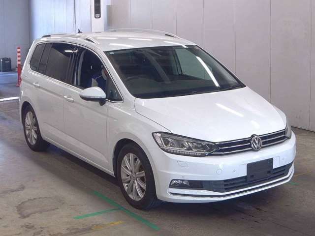 2018 Volkswagen Golf Touran TSI - photo 1 2018 Volkswagen Golf Touran TSI Sedan for sale, Japanese used car export - photo 1 of 6 | GULJI TRADERS