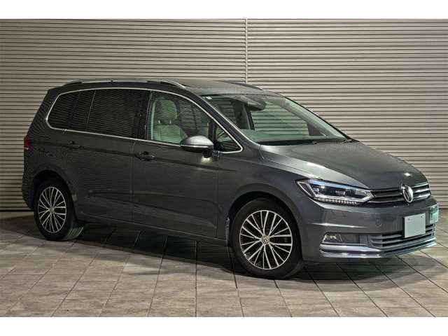 2018 Volkswagen Golf Touran TDI - photo 1 2018 Volkswagen Golf Touran TDI Sedan for sale, Japanese used car export - photo 1 of 11 | GULJI TRADERS