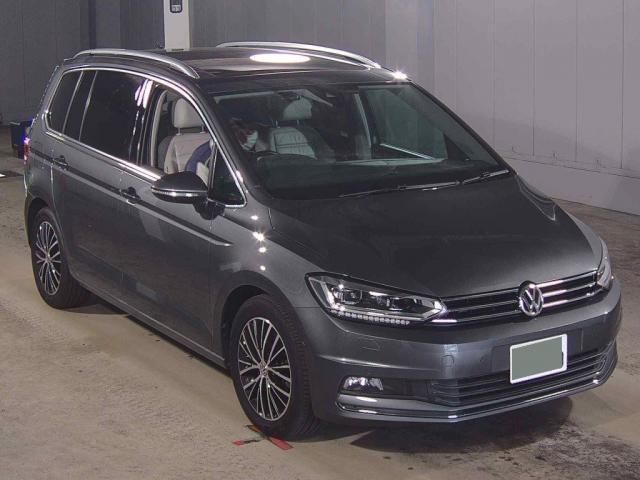 2019 Volkswagen Golf Touran TDI Sedan for sale, Japanese used car export - photo 1 of 6 | GULJI TRADERS