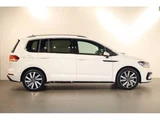 2026 Volkswagen Golf Touran TSI Sedan for sale, Japanese used car export - photo 4 of 9 | GULJI TRADERS
