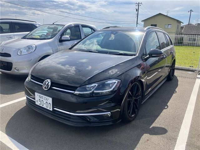 2018 Volkswagen Golf Variant TSI - photo 1 2018 Volkswagen Golf Variant TSI Sedan for sale, Japanese used car export - photo 1 of 19 | GULJI TRADERS