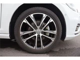 2020 Volkswagen Golf Variant Sedan for sale, Japanese used car export - photo 28 of 32 | GULJI TRADERS