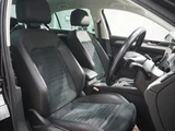 2017 Volkswagen Passat Sedan for sale, Japanese used car export - photo 6 of 9 | GULJI TRADERS