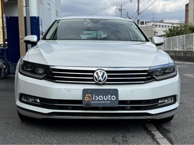 2017 Volkswagen Passat TSI - photo 1 2017 Volkswagen Passat TSI Sedan for sale, Japanese used car export - photo 1 of 24 | GULJI TRADERS
