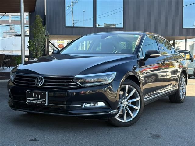 2018 Volkswagen Passat TSI - photo 1 2018 Volkswagen Passat TSI Sedan for sale, Japanese used car export - photo 1 of 30 | GULJI TRADERS