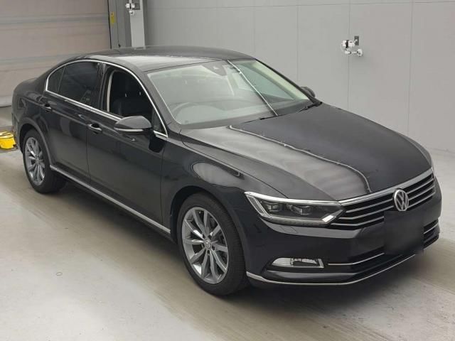 2018 Volkswagen Passat Sedan for sale, Japanese used car export - photo 1 of 9 | GULJI TRADERS