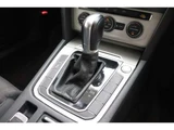 2015 Volkswagen Passat Variant Sedan for sale, Japanese used car export - photo 16 of 24 | GULJI TRADERS