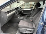2016 Volkswagen Passat Variant TSI Comfortline Sedan for sale, Japanese used car export - photo 19 of 30 | GULJI TRADERS