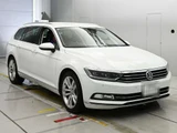 2016 Volkswagen Passat Variant Sedan for sale, Japanese used car export - photo 5 of 12 | GULJI TRADERS