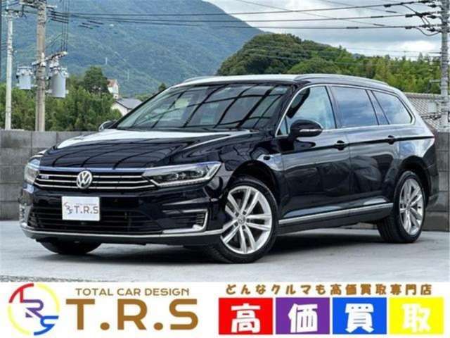 2016 Volkswagen Passat Variant - photo 1 2016 Volkswagen Passat Variant Sedan for sale, Japanese used car export - photo 1 of 50 | GULJI TRADERS