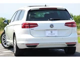 2016 Volkswagen Passat Variant Sedan for sale, Japanese used car export - photo 2 of 9 | GULJI TRADERS