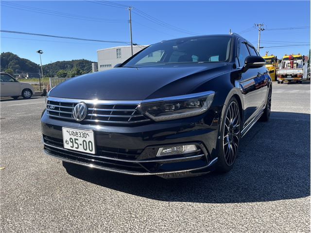 2017 Volkswagen Passat Variant Sedan for sale, Japanese used car export - photo 1 of 25 | GULJI TRADERS