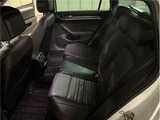 2017 Volkswagen Passat Variant Sedan for sale, Japanese used car export - photo 13 of 26 | GULJI TRADERS