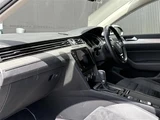 2017 Volkswagen Passat Variant TSI Sedan for sale, Japanese used car export - photo 16 of 24 | GULJI TRADERS