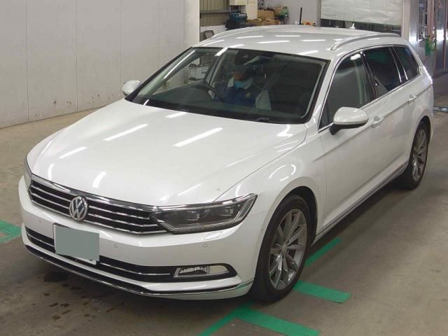 2018 Volkswagen Passat Variant - photo 1 2018 Volkswagen Passat Variant Sedan for sale, Japanese used car export - photo 1 of 6 | GULJI TRADERS