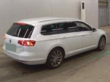 2018 Volkswagen Passat Variant Sedan for sale, Japanese used car export - photo 2 of 6 | GULJI TRADERS