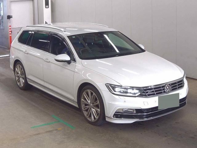 2018 Volkswagen Passat Variant 2.0TSI - photo 1 2018 Volkswagen Passat Variant 2.0TSI Sedan for sale, Japanese used car export | GULJI TRADERS
