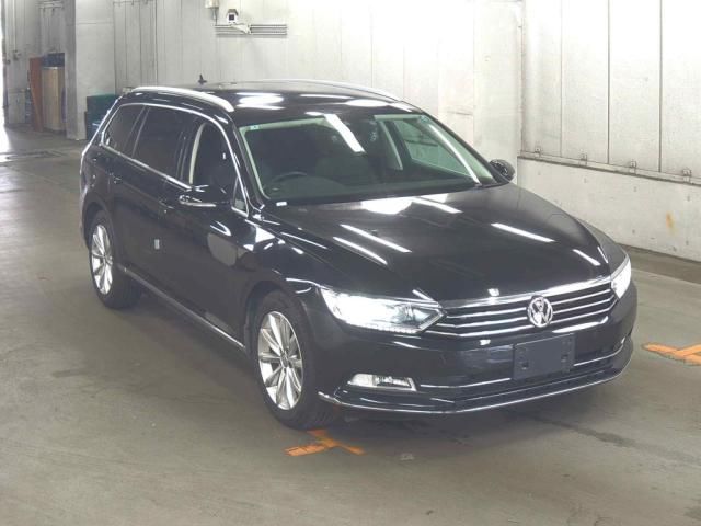 2018 Volkswagen Passat Variant - photo 1 2018 Volkswagen Passat Variant Sedan for sale, Japanese used car export | GULJI TRADERS
