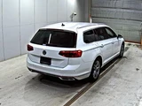2021 Volkswagen Passat Variant Sedan for sale, Japanese used car export - photo 2 of 5 | GULJI TRADERS