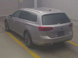 2021 Volkswagen Passat Variant Sedan for sale, Japanese used car export - photo 2 of 8 | GULJI TRADERS