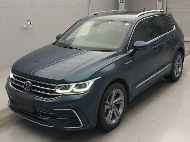 2022 Volkswagen Tiguan TSI - photo 1 2022 Volkswagen Tiguan TSI Sedan for sale, Japanese used car export - photo 1 of 9 | GULJI TRADERS